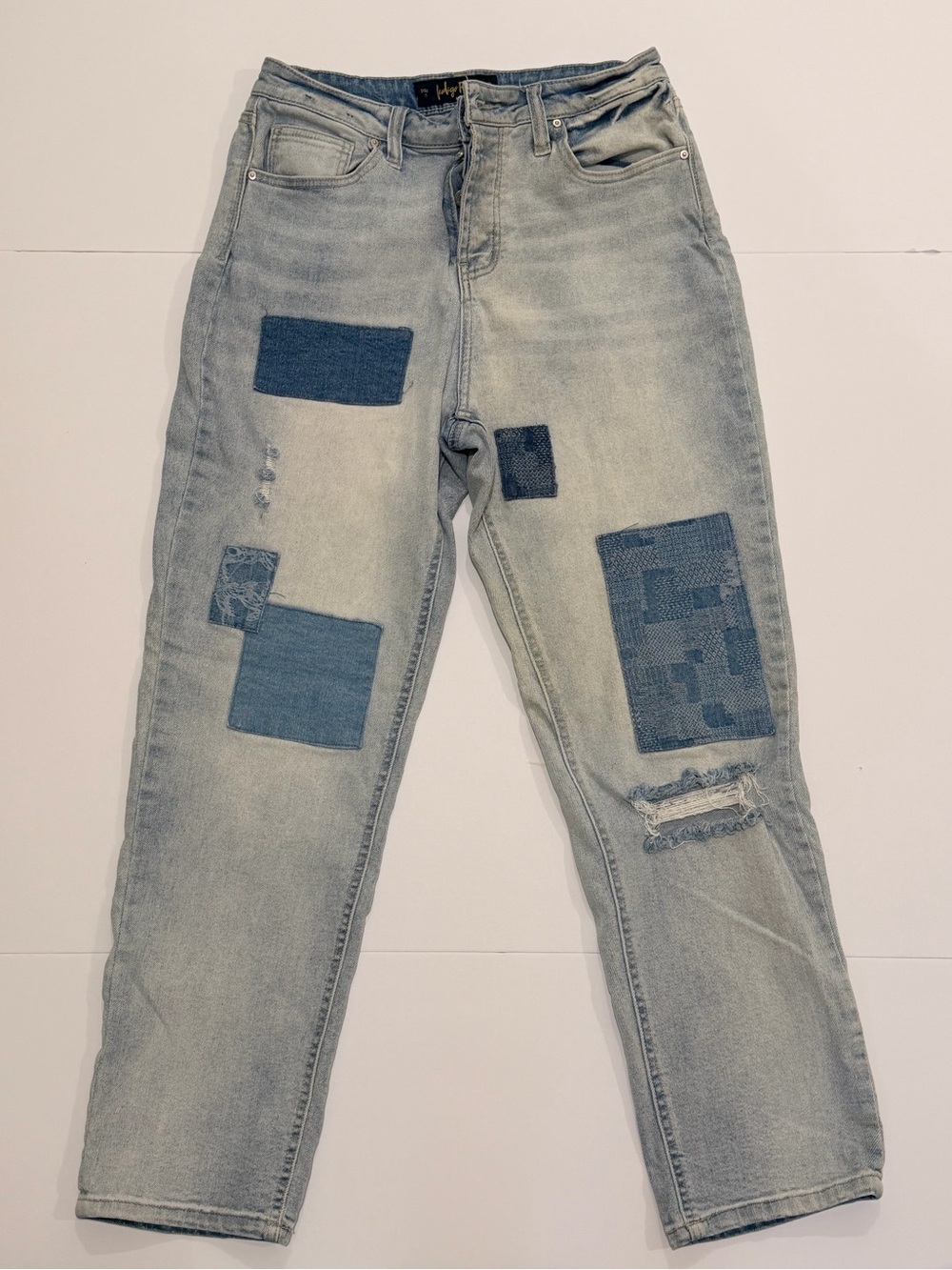 2/$25 Indigo Rein Light Blue Patchwork Jeans lightly distressed size 29